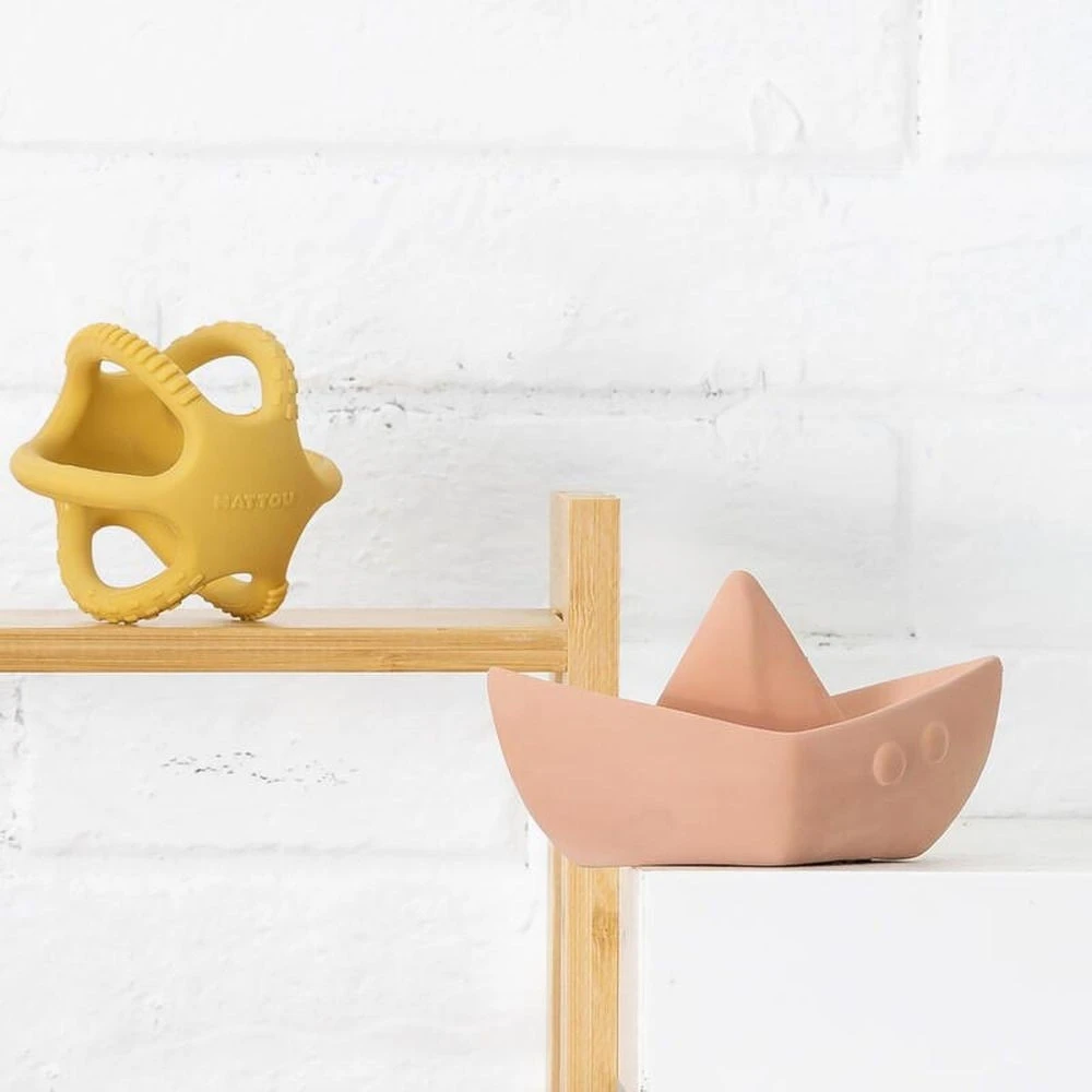 NATTOU Bateau Caoutchouc Abricot 4 NATTOU Bateau Caoutchouc Abricot – Image 2